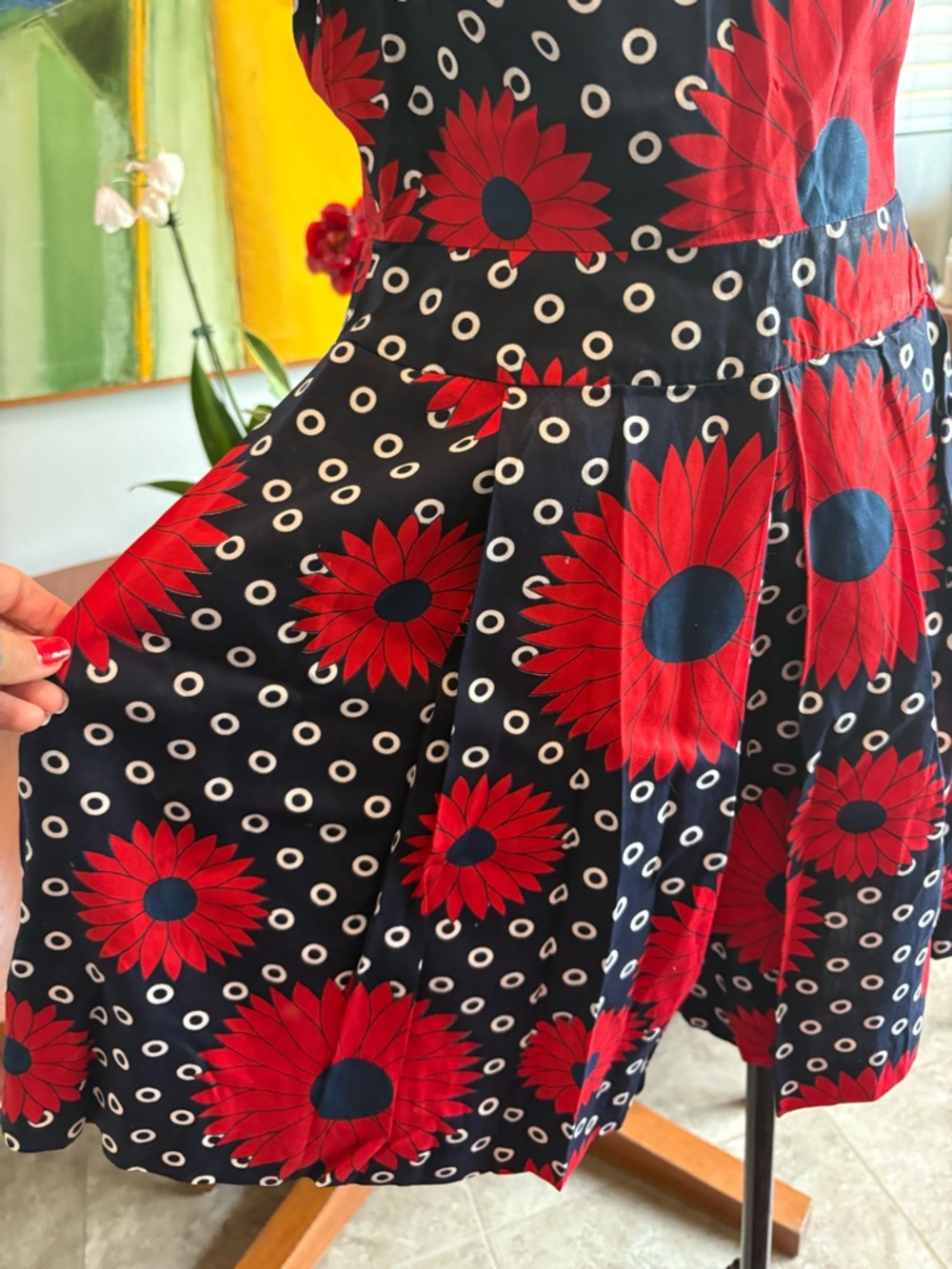 Vintage 60s Sleeveless Navy Playsuit with Red Floral Print - Picture 3 of 12
